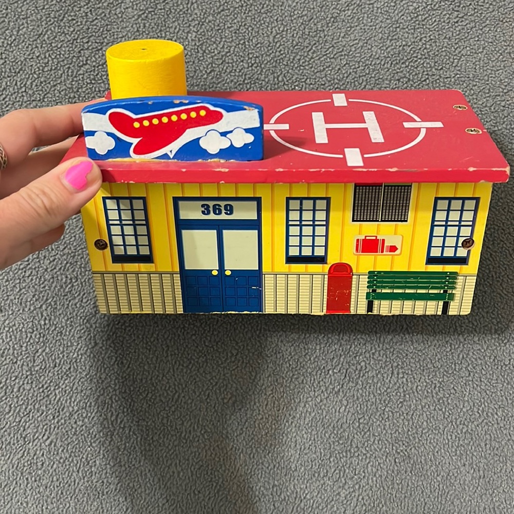 Thomas the Train & Friends Wooden Hospital Building with Helipad